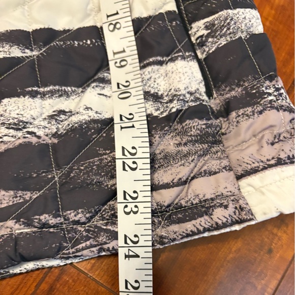 THE NORTH FACE Thermoball Vest Women's TNF Black Desert StripeWhite xs - Picture 13 of 14